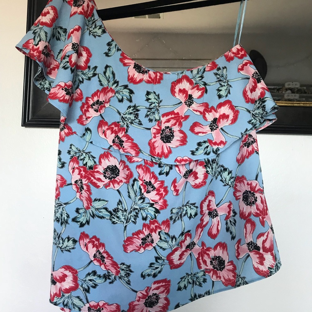 ✨ C&E one shoulder floral top ✨ SZ: Medium